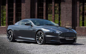 Uimitor Aston Martin DB9 argintiu pe pistă de curse — 2560x1600 Fundal