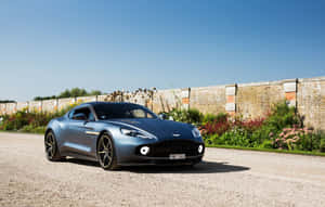 Uimitor Aston Martin Vanquish în Mișcare pe un Drum Pitoresc — Steam Deck Fundal