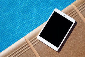 iPad Mini Lângă Piscină