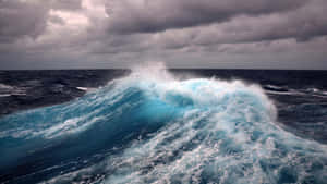 Valuri majestuosoase ale oceanului la apus — Valuri oceanice Fundal