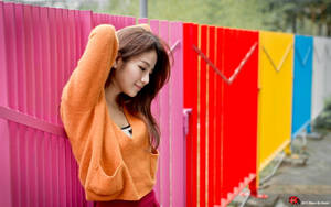 Woman With Colorful Fence 2560x1600 — 2560x1080 Fundal