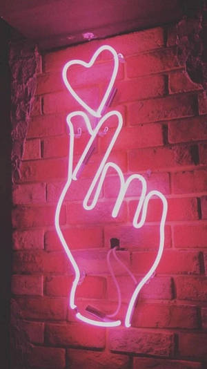 Inimă neon cu degetele pe zid de cărămidă — Neon Fundal